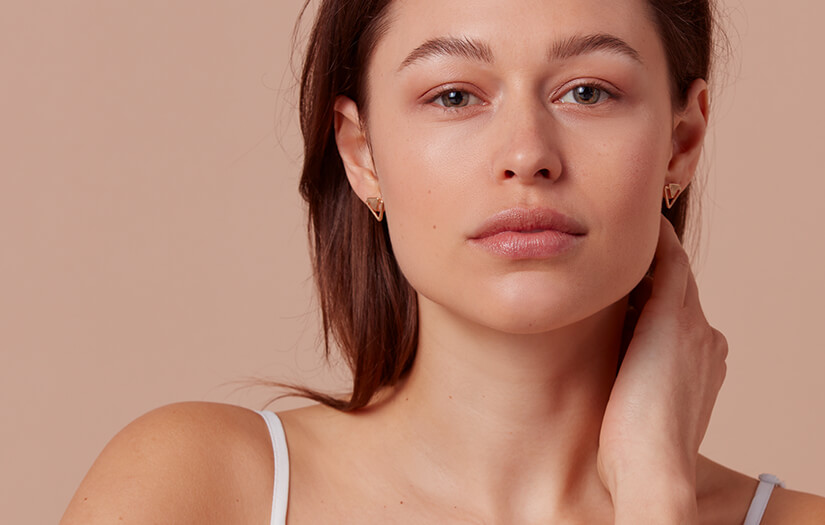 Cosa fare quando si ha la pelle secca e si soffre anche di acne? Cosa fare quando si ha la pelle secca e si soffre anche di acne?