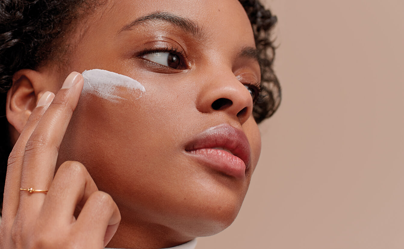 Previeni l'invecchiamento con una crema giorno con SPF Previeni l'invecchiamento con una crema giorno con SPF